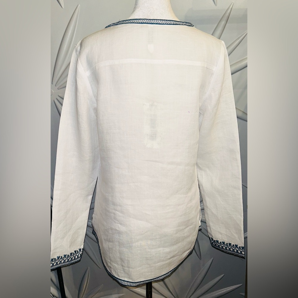 NWT Monoreno SZS white/blue embroidered V-neck pullover top w/faux breast pocket - Picture 6 of 10